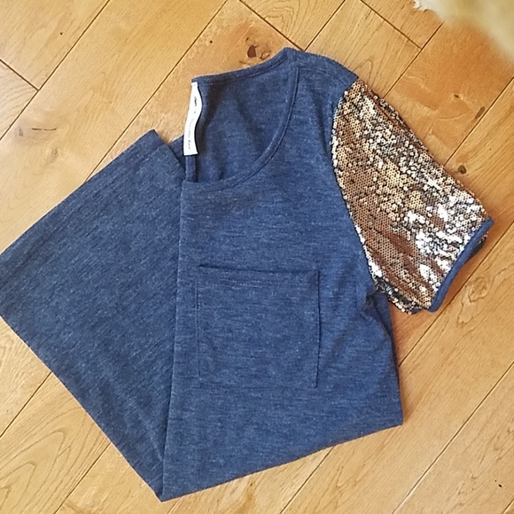 SOLD✅️Boutique Sequin Tee - Picture 2 of 5